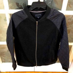 Wool and water prof sleeve’s zipper closure